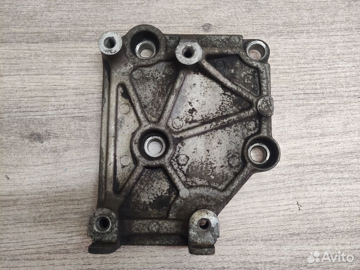 Кронштейн компрессора кондиционера Hyundai SantaFe