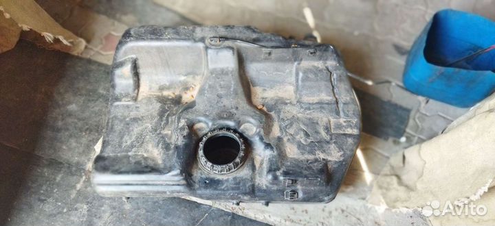 Топливный бак Митсубиси carisma