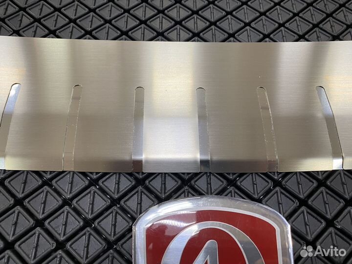 Защитная накладка на задний бампер Ford C-Max 2010