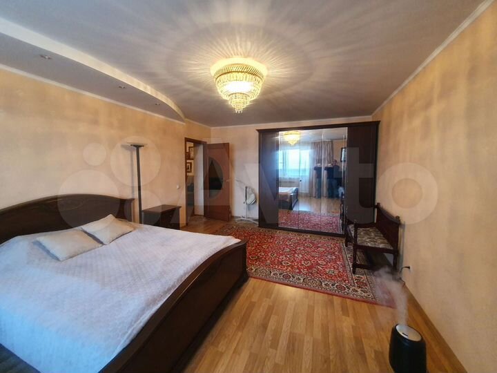 3-к. квартира, 90 м², 8/10 эт.