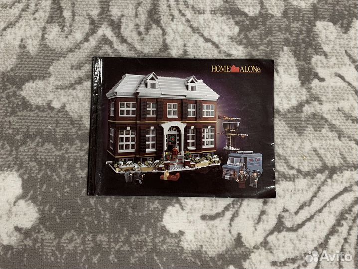 Конструктор lego 21330 Один дома