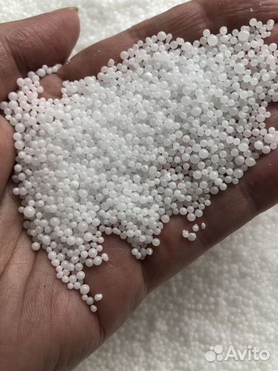 Пенопластовые шарики. невспененный пенополистирол