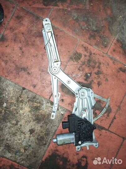 Стеклоподъемник электрический Opel Astra 90521675