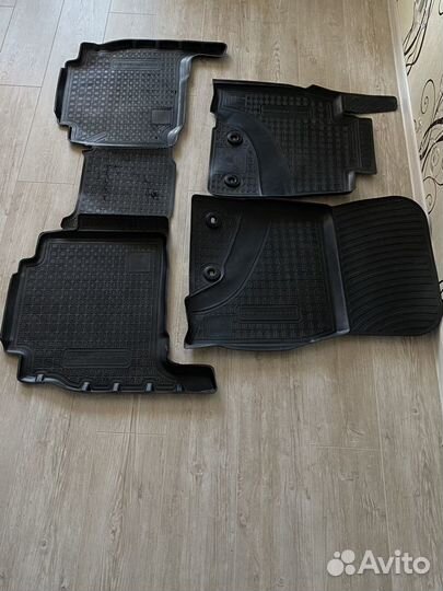 Оригинальные ковры на Toyota Land Cruiser 200