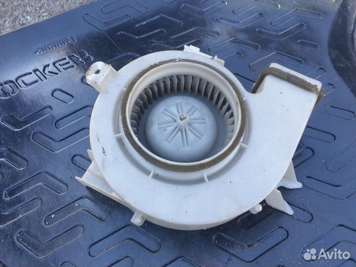 Вентилятор охлаждения батареи Lexus GS 450H Hibrid