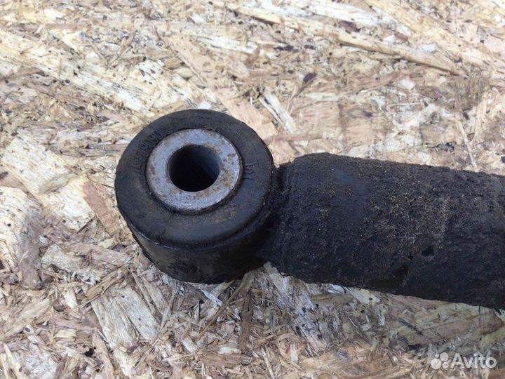 Амортизатор задний Nissan Navara 56200EB30A YD25