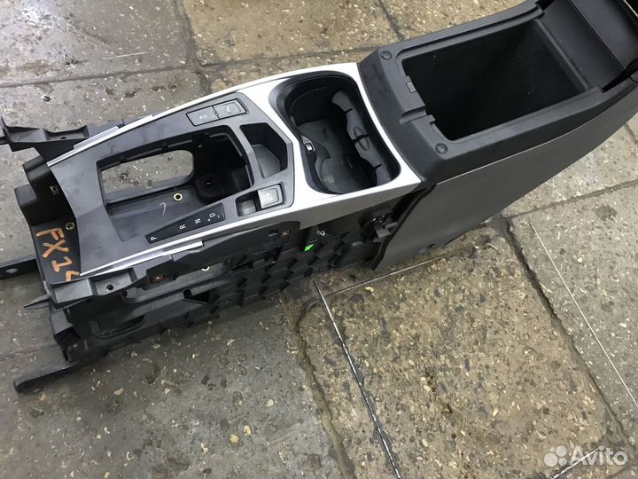 Подлокотник Cadillac SRX II 09-16