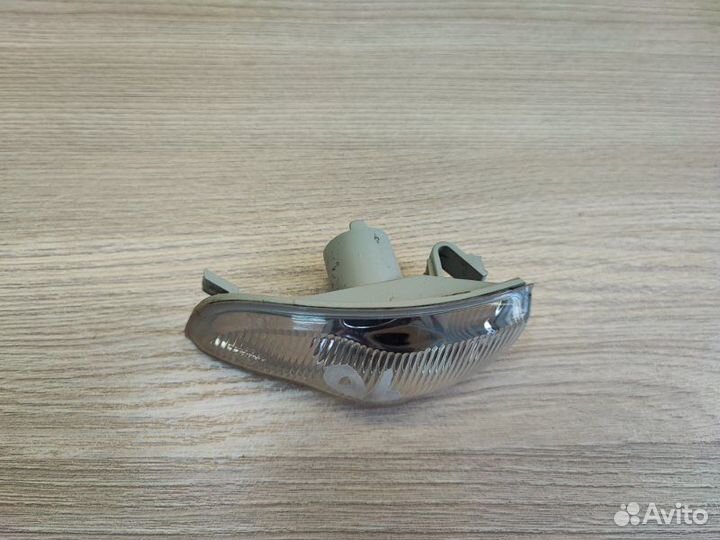 Повторитель поворота левый Renault Sandero Stepway