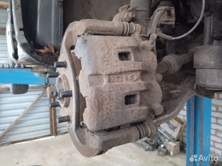 Суппорт передний Ниссан Х трейл Т30