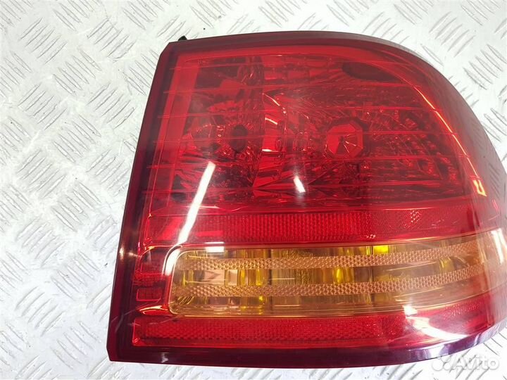 Фонарь задний правый Kia Magentis