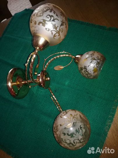 Люстра три плафона