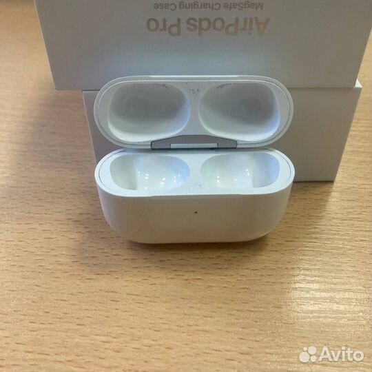 Кейс Зарядный Apple Airpods Pro A2190