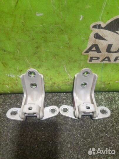 Петля двери hyundai sonata YF 2009 Перед. Прав. серебро