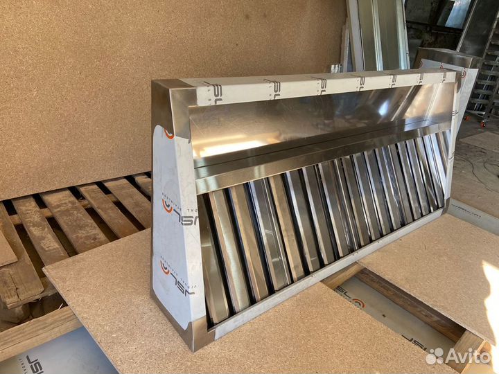 Зонт вытяжной пристенный из нержавеющей стали