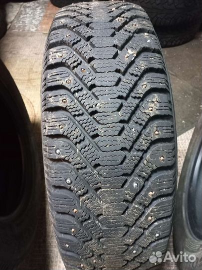 Goodyear UltraGrip 500 225/65 R17