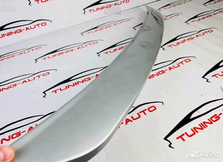 Спойлер под стекло Toyota Land Cruiser 200