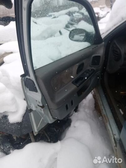 Дверь передняя Renault Laguna 1