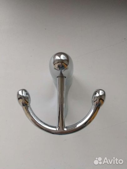 Крючок для ванной