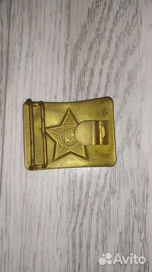 Бляха золотая и фляга армейская