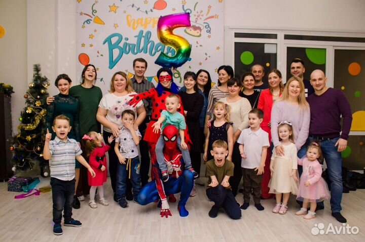 Аренда студии для праздника. Интерактивная стена