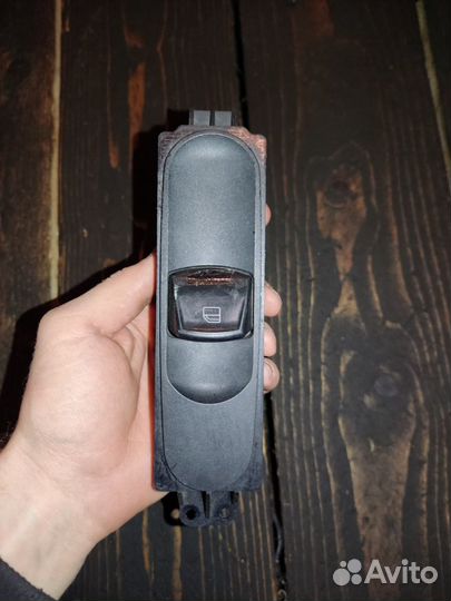 Кнопка стеклоподъемника перед прав Sprinter 906