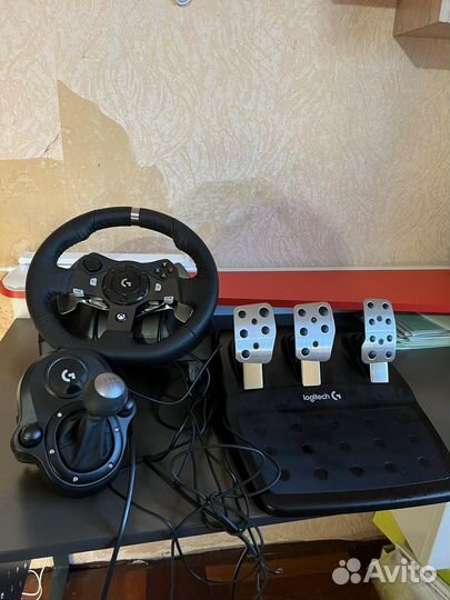 Игровой руль с педалями