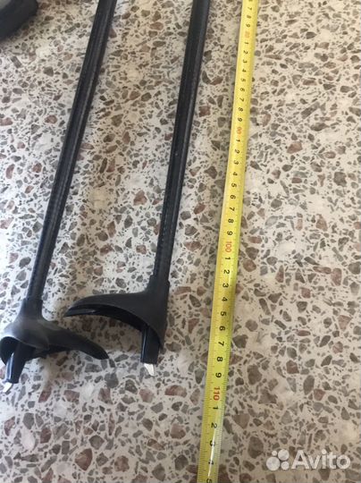 Лыжные палки и ботинки