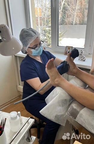 Подолог педикюр маникюр