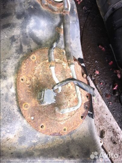 Датчик уровня топлива Toyota Avensis 1