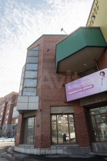 Торговое помещение на первой линии в центре с ндс