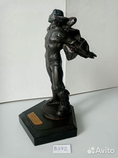 Статуэтка СССР. Памятник героям - Стратонавтом