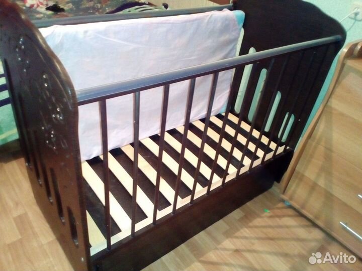Детская кроватка- маятник
