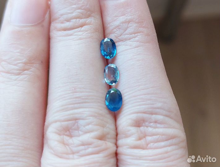 Синие сапфиры и голубой сапфир 3 шт