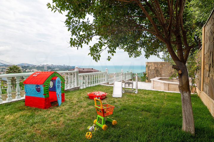 Коттедж 410 м² на участке 10 сот.