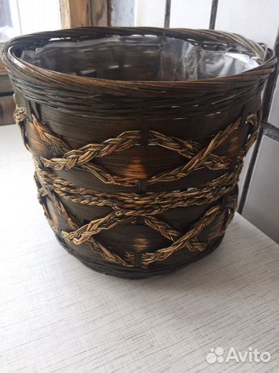 Кашпо для цветов из ротанга