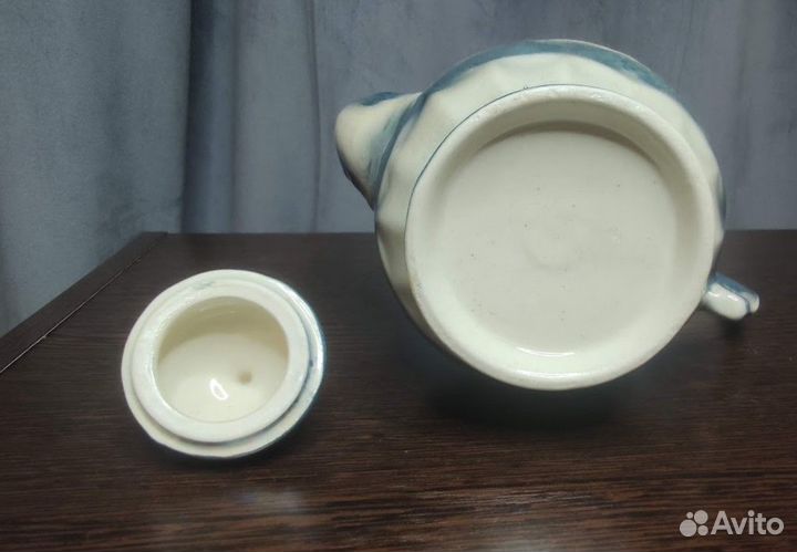 Фарфоровый кувшин с крышкой СССР