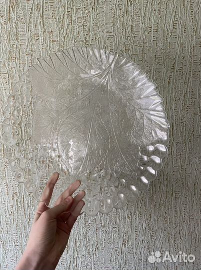 Стеклянная тарелка