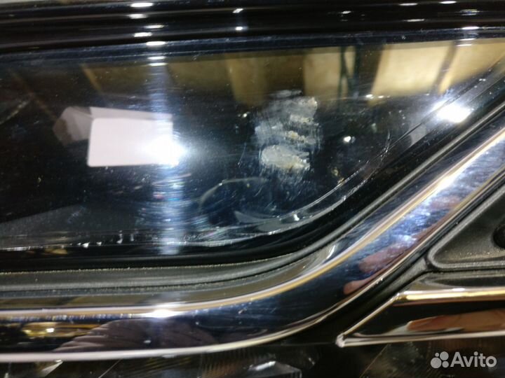 Фольцваген Туарег 2018- Фара левая