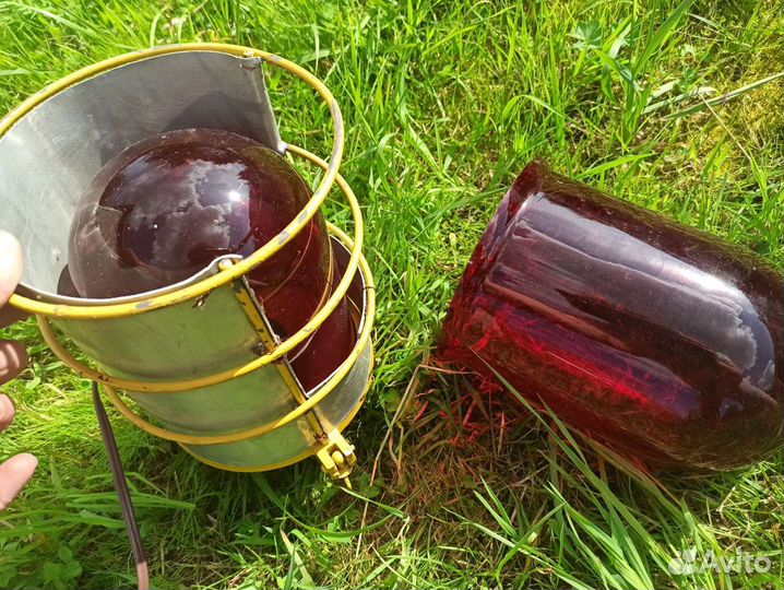 Красный судовой фонарь с запасной колбой