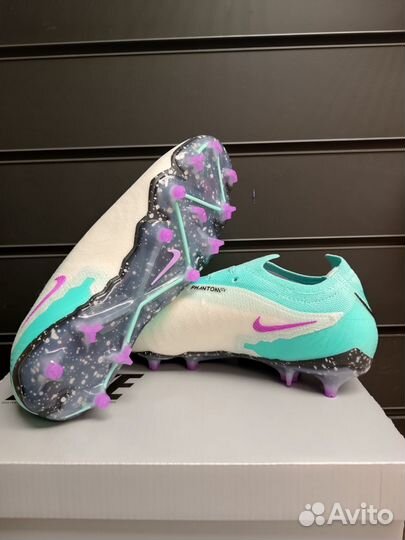 Футбольные бутсы Nike Phantom