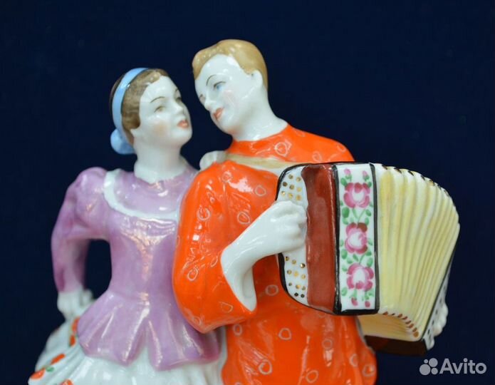 Фарфоровая статуэтка- русская кадриль. дулево. 19