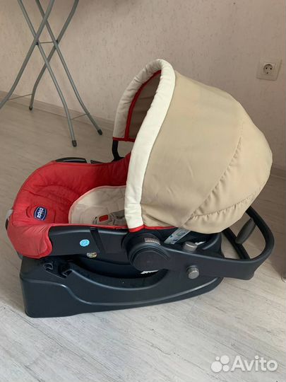 Автокресло Chicco Artsana universal 0+ (0-13 kg)