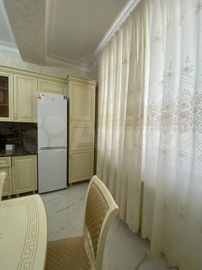 2-к. квартира, 85 м², 2/10 эт.