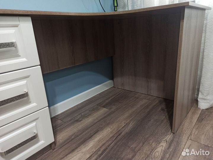 Письменный стол