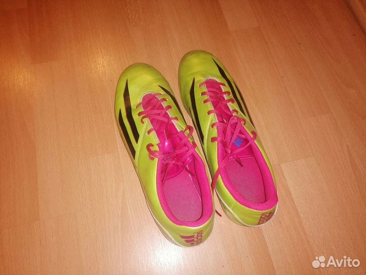 Футбольные бутсы