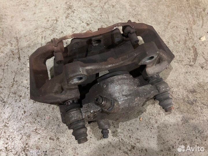 Суппорт передний левый Mercedes-Benz E-Class W212