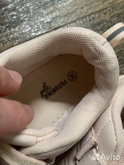 Кроссовки для девочки