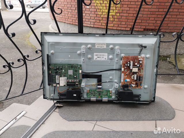 Телевизор Samsung UE32EH5007 (Разбор)(По запчастя)
