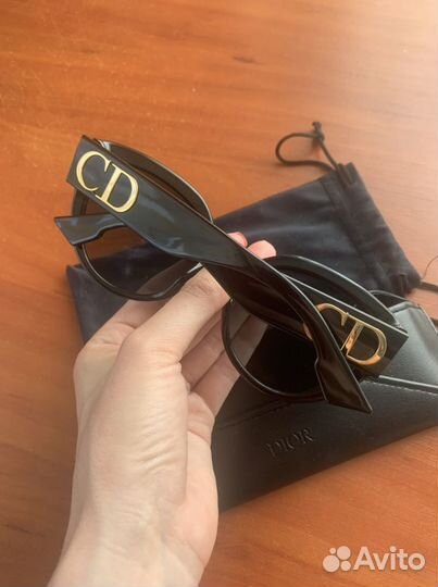 Солнцезащитные очки