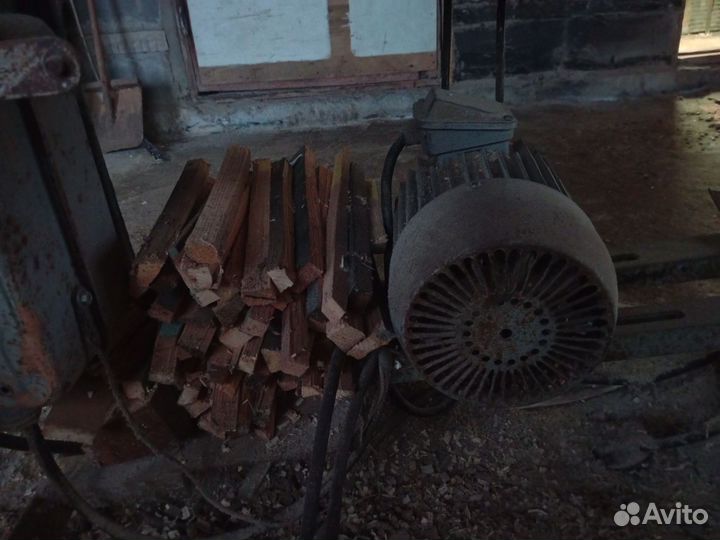 Деревообрабатывающий станок